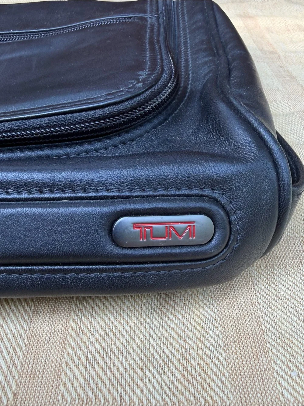 TUMI G4 Black Leather Travel Dopp Toiletry Bag